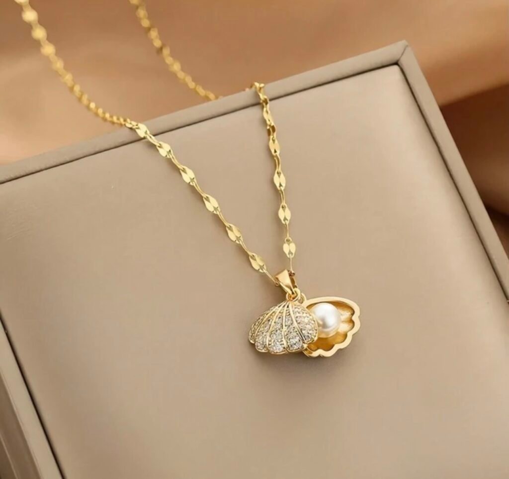 The Bizmoune Necklace